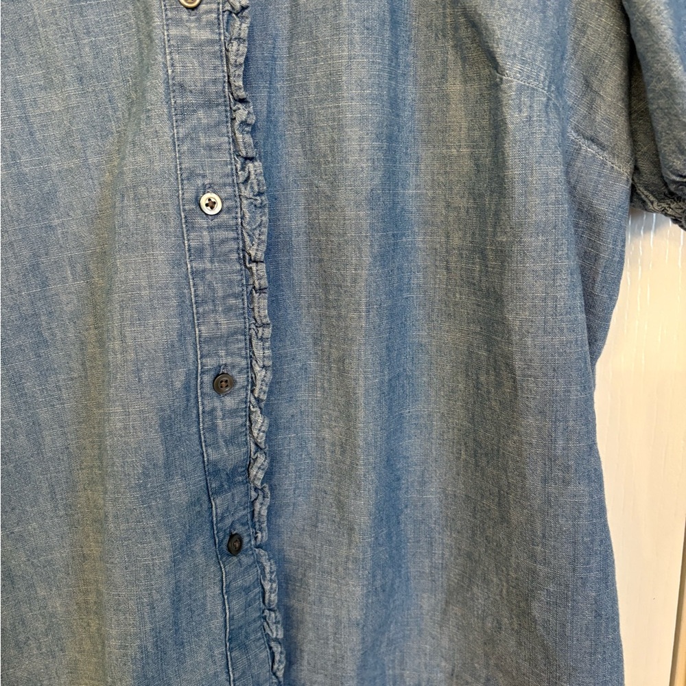 J Crew Chambray Puff Sleeve Ruffle Placket


100% cotton. Smoke-free home. - Picture 9 of 11